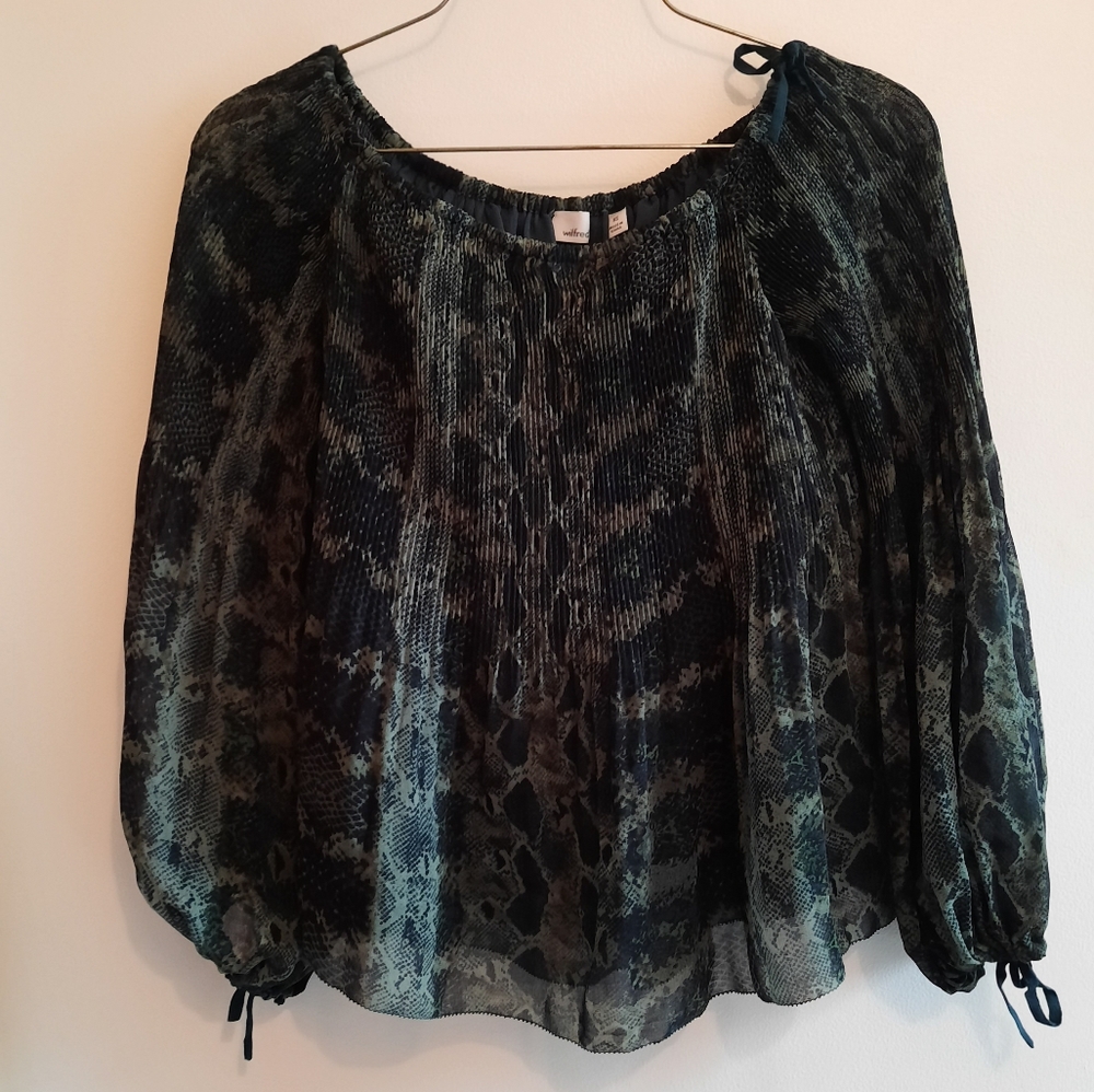 Aritzia Wilfred Talence Blouse in Black/Lily Pad